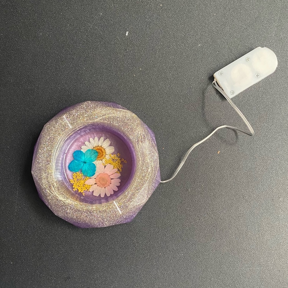 Purple dried flower light up ashtray